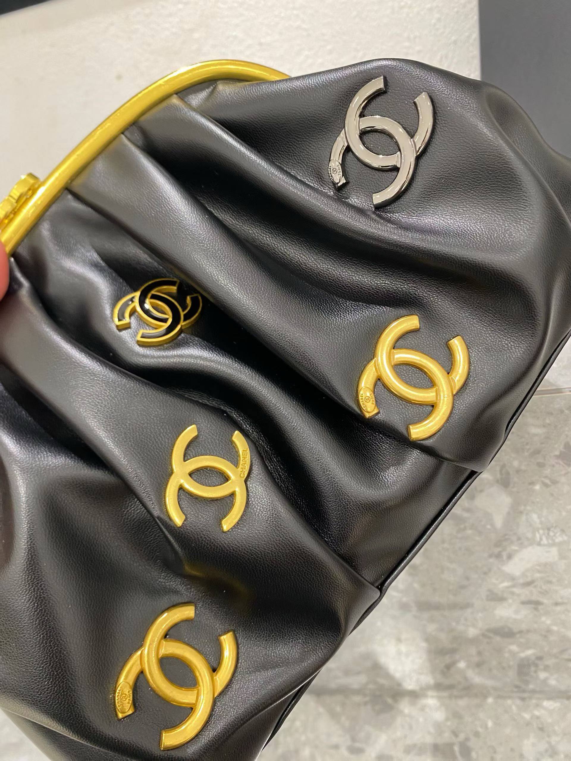Ayollar uchun Chanel sumkasi, yelka uchun o‘lchami 30 × 18 sm b2q0b703/7d