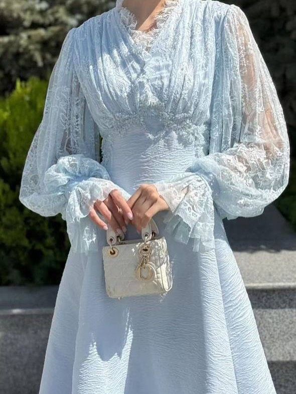 Elegantli romantik ko'ylak — Oltin tishtli bezak b4q260d