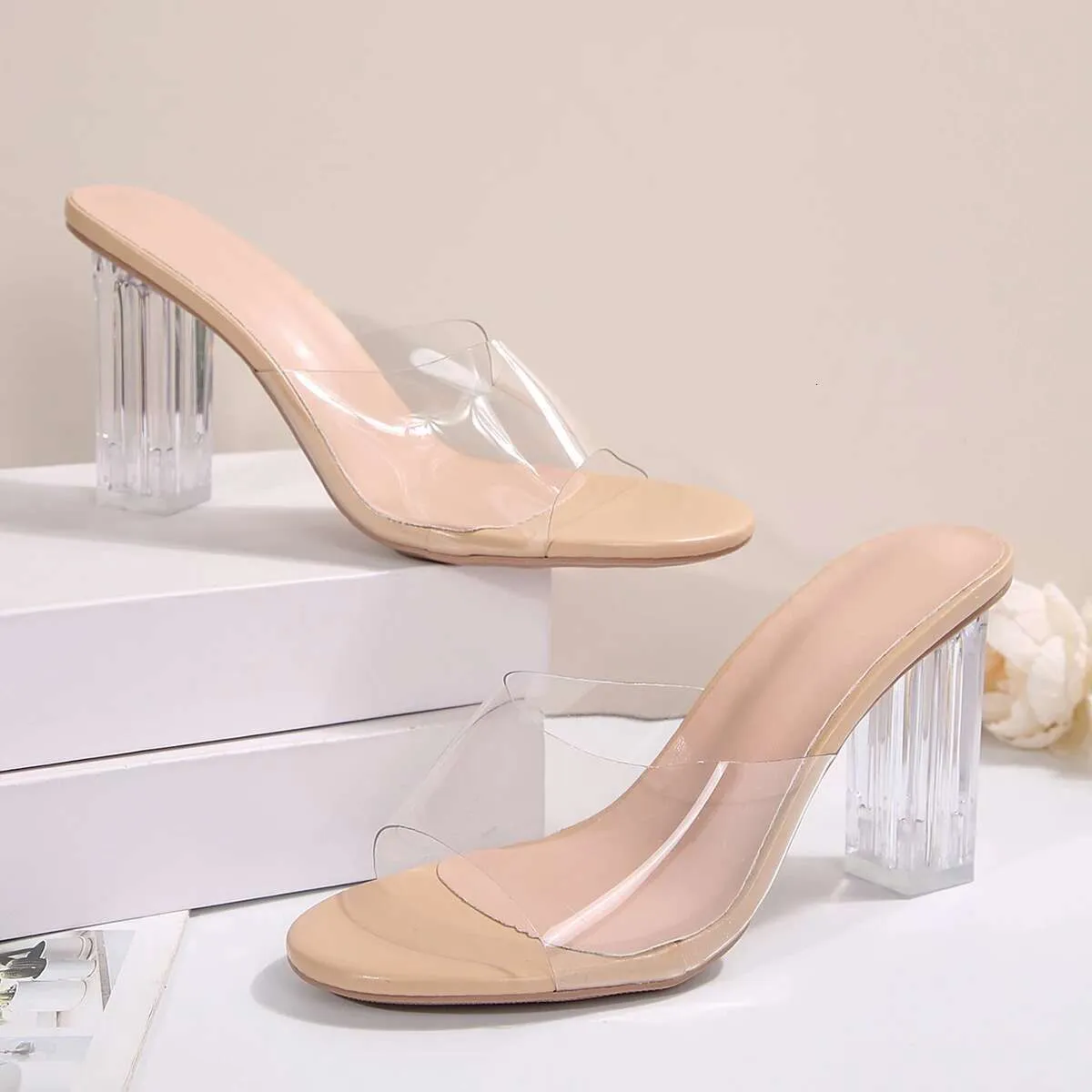 Ayollar uchun poshnali yozgi sandal (platformali, yorqin effektli) b03b714d