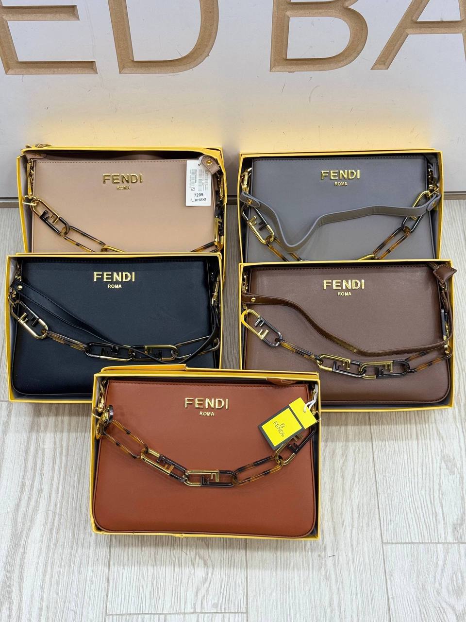 FENDI Ayollar sumkasi b2b2q703d