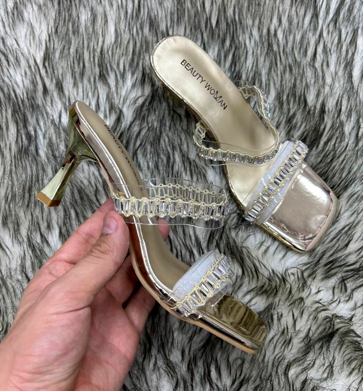 Ayollar uchun poshnali yozgi sandal (toshli bezak bilan, trend model) b0q687d