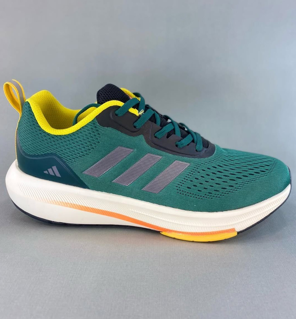Adidas bahor va yozgi krosovkasi b8q179d