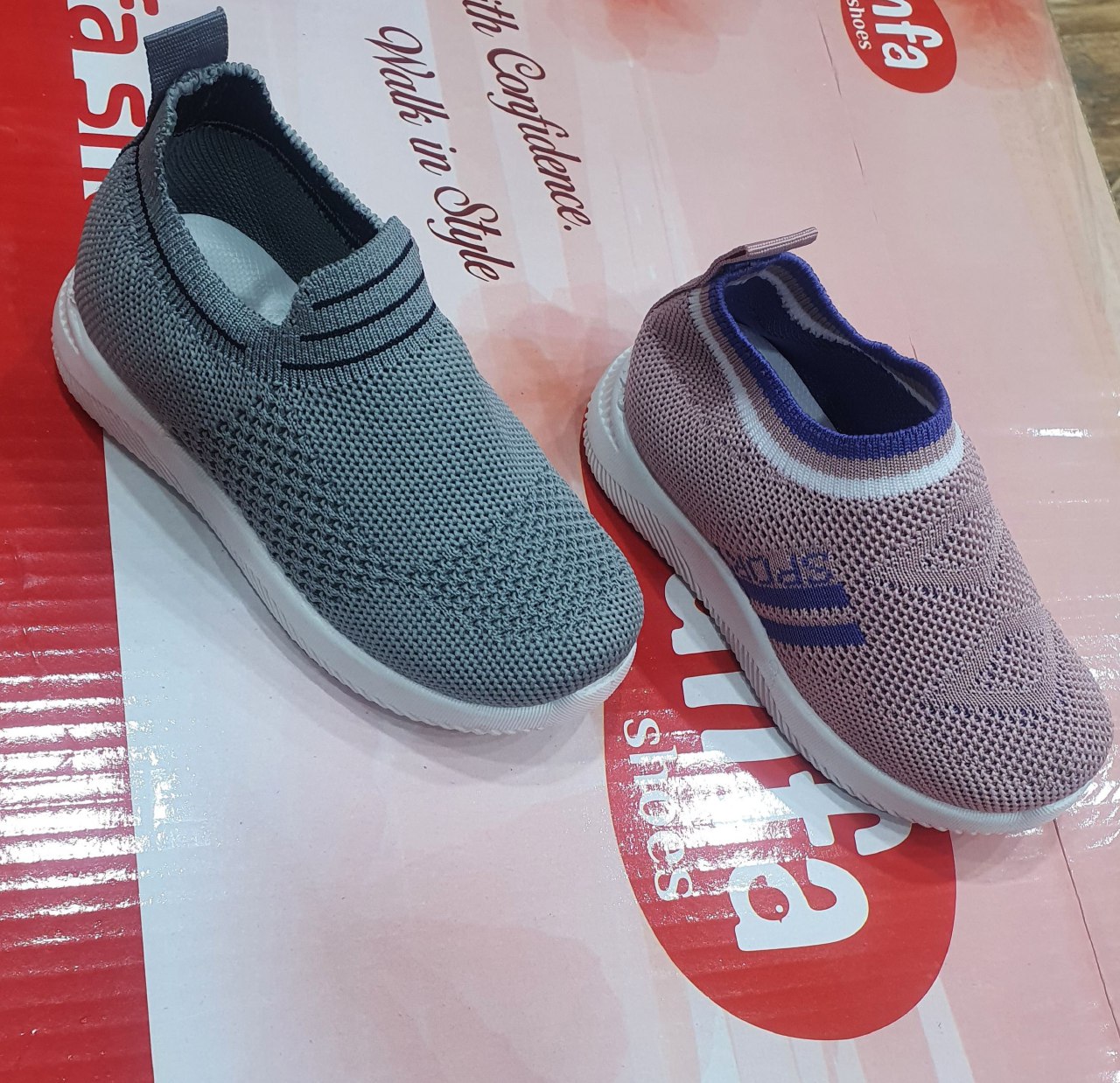Bolalar uchun yengil krossovka b11q481d