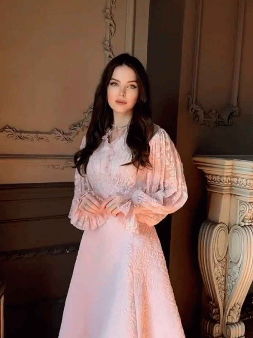 Elegantli romantik ko'ylak — Oltin tishtli bezak b4q260d