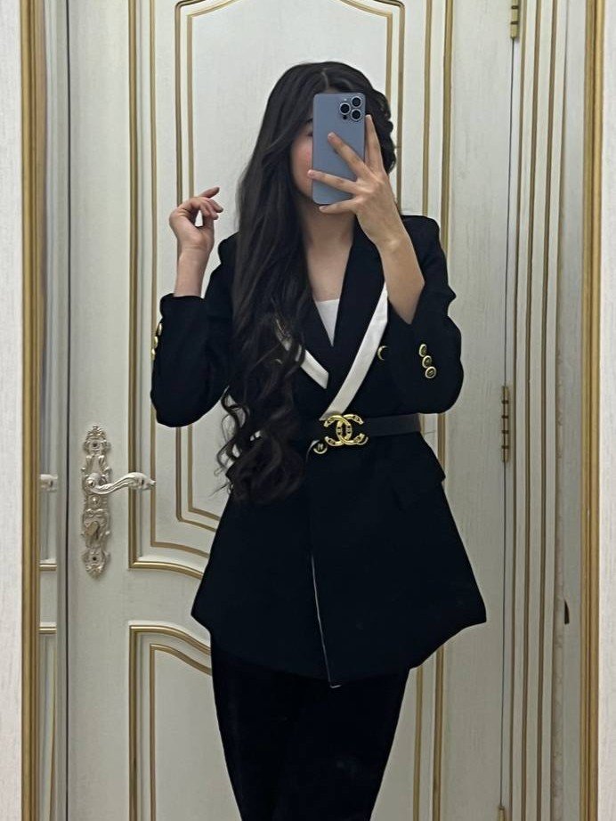 Ayollar uchun zamonaviy jaket — kontrast yoqa va bezakli kamar bilan    b9q392d   19002