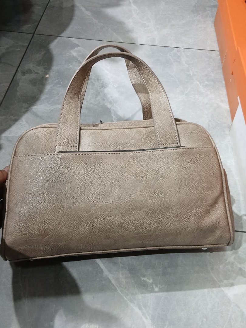 Ayollar Klassik Qo'l va Yelka Sumkasi – Elegant Kundalik va Ofis Sumkasi (Yumshoq Premium Eko-Kojadan)  18001  ac.1e.f10d