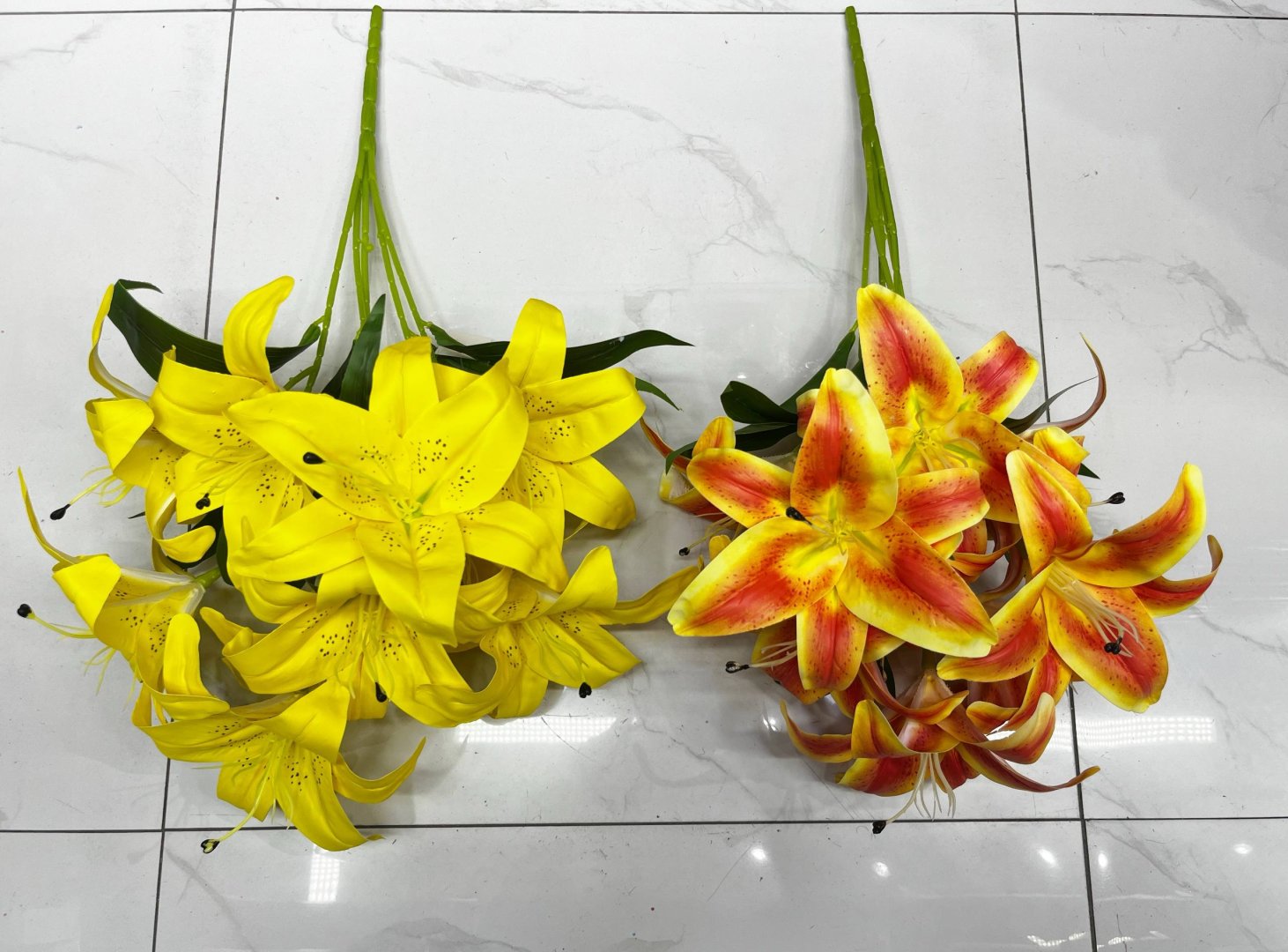 Vaza va dekoratsiyalar uchun sun'iy geliy (silikon) liliya guldastasi / Premium liliya buket (60 sm, 5 shoxli)