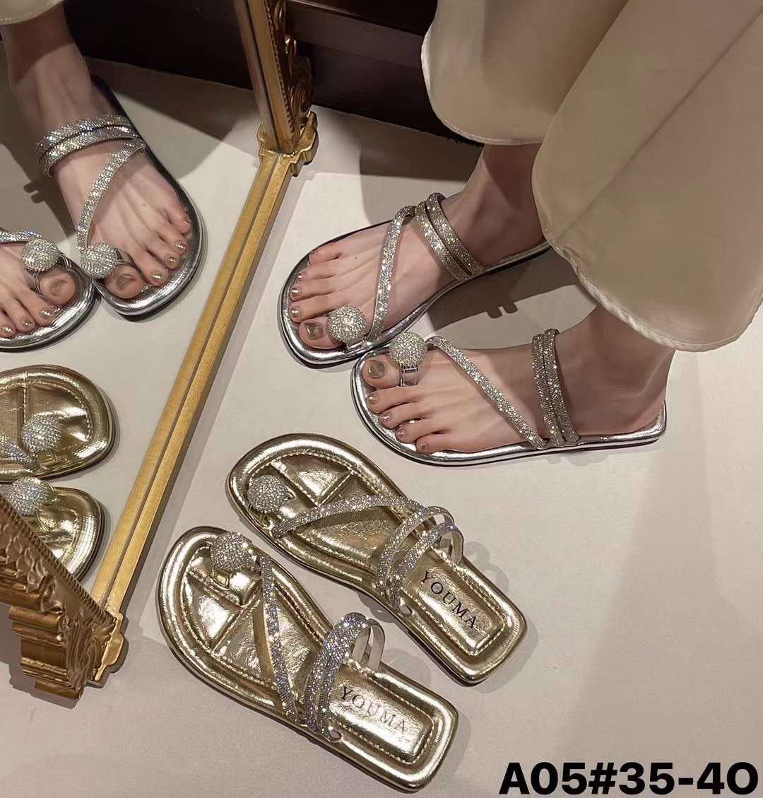 Ayollar uchun yozgi shippak sandal (tekis tagli, toshli bezak bilan) b0q687d