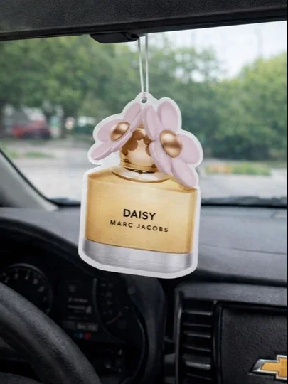 Avtomobil aromatizatori Marc Jacobs Daisy xushbo‘y hidi, flakon shaklida