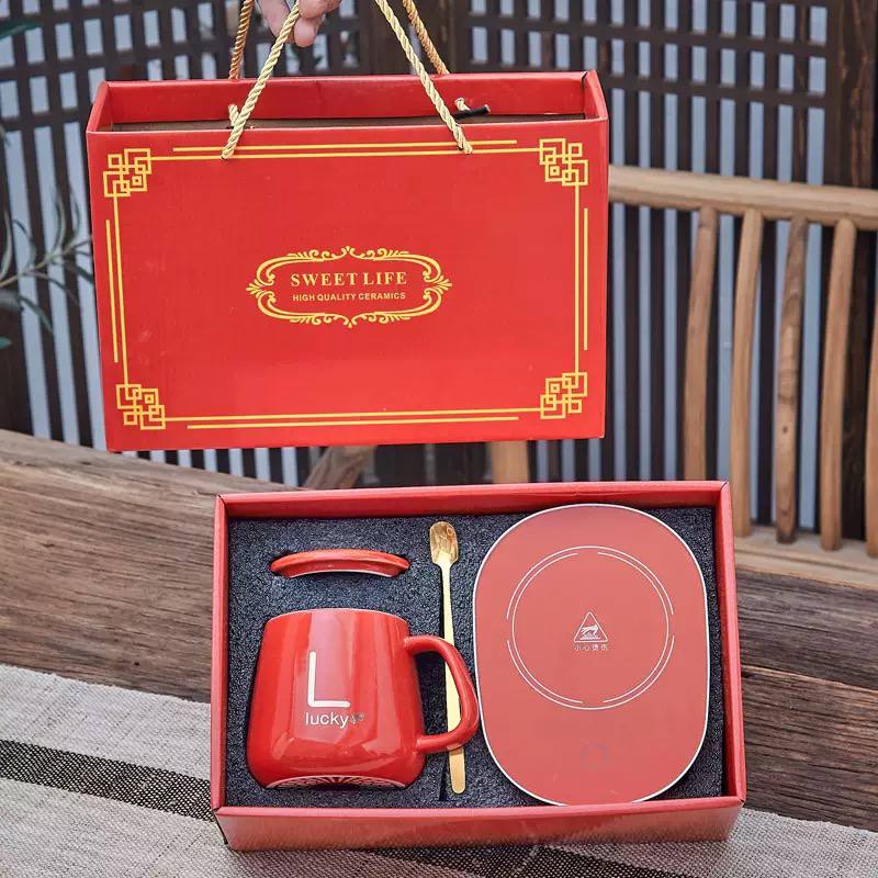 Elektr isitgichli sovgʻabop chinni bakal toʻplami (350 ml) — qopqoq, oltin qoshiq va sovgʻa qutisi bilan smart toʻkli chashka (55°C)  18754   c.2q.23d