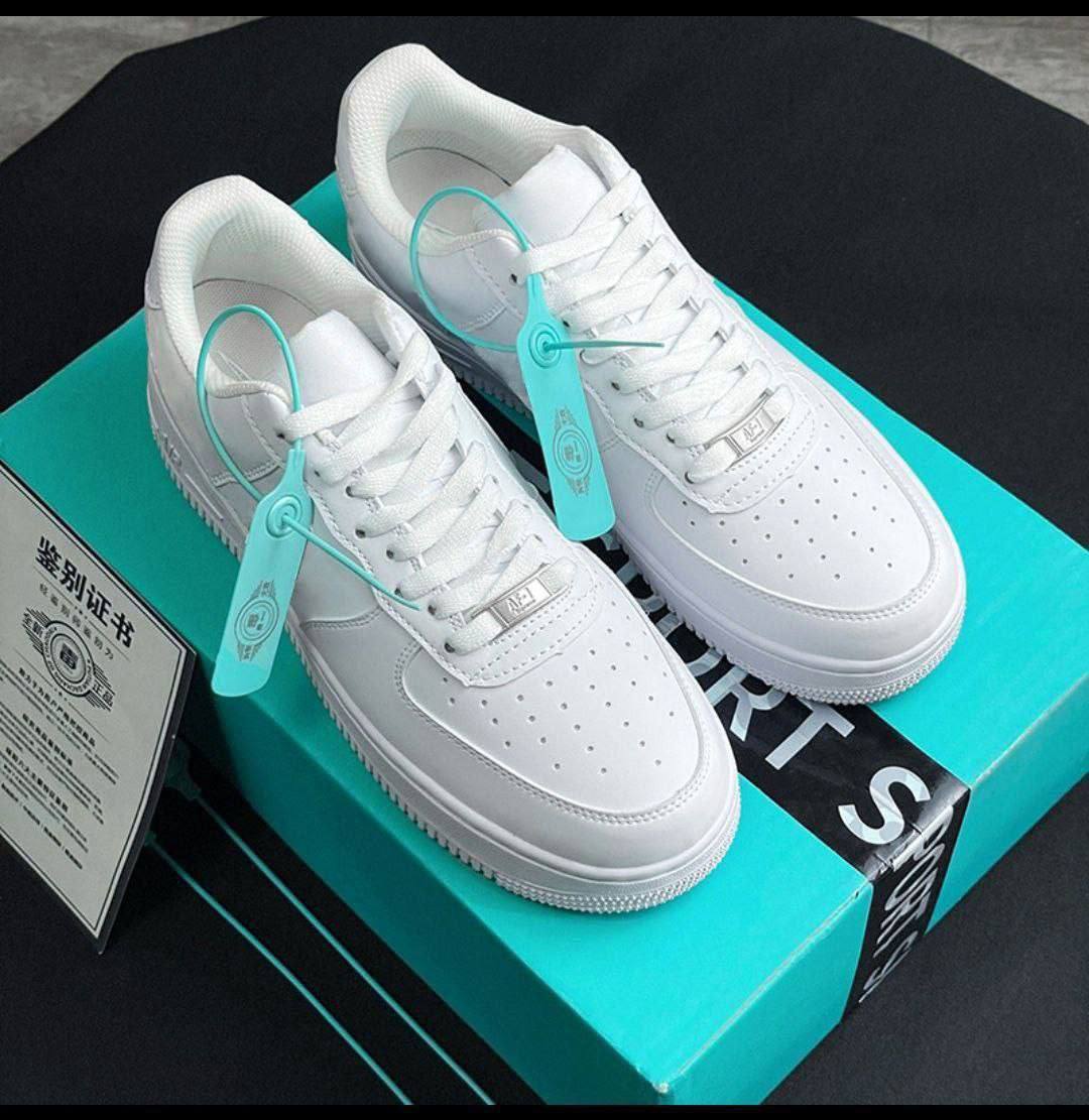 Nike klassik oq krossovkalari  b0q3b717d