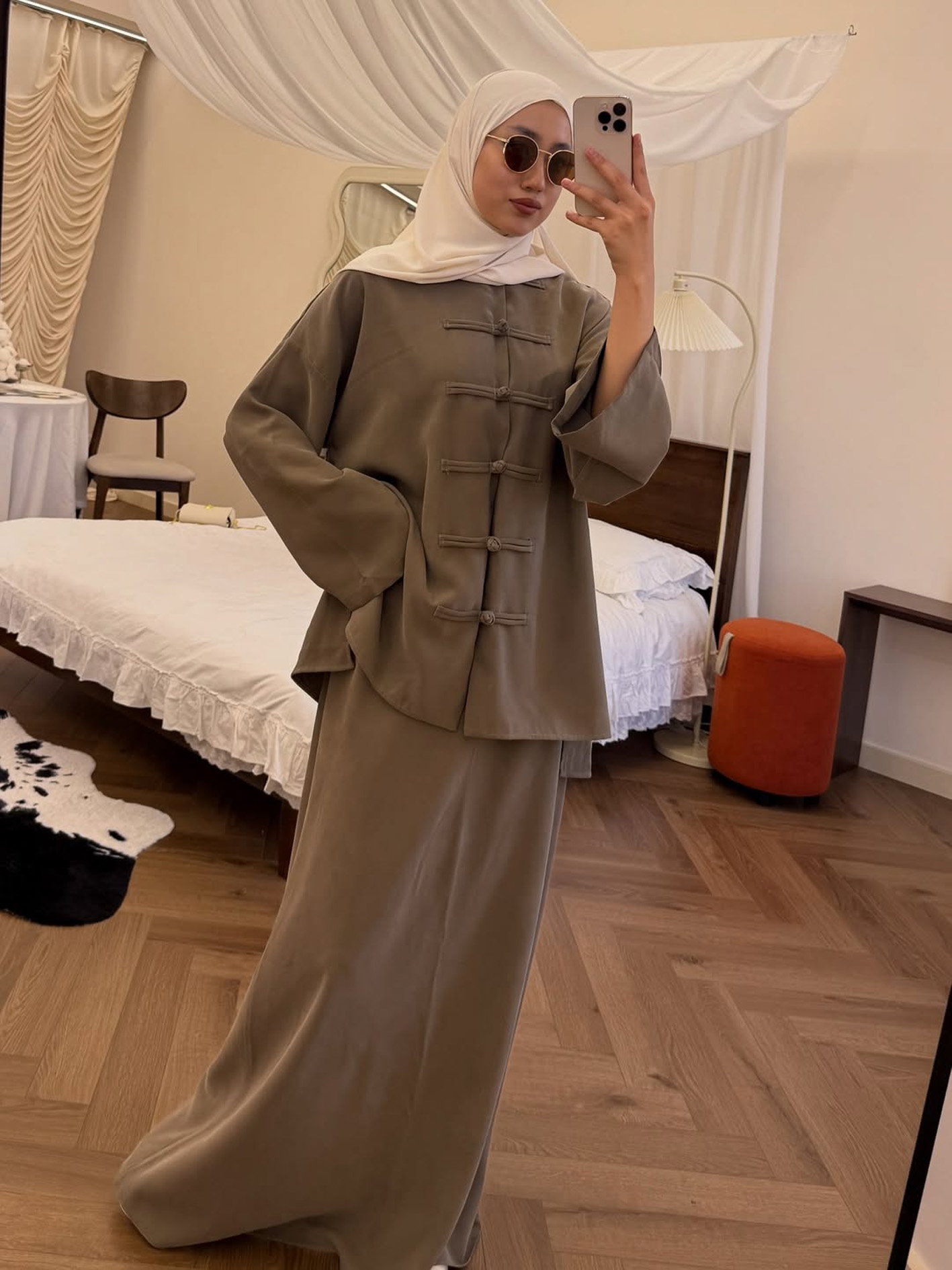 Ayollar uchun ikkitalik kiyim to‘plam (yubka va tunika) b8q550d