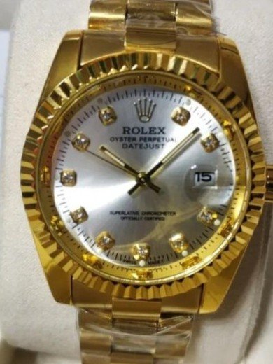 Erkaklar soati — to'liq oltin rangli korpus va bilaguzuk, kristalli soat indekslari, "Datejust" uslubidagi klassik dizayn, katta sana oynachali    16936